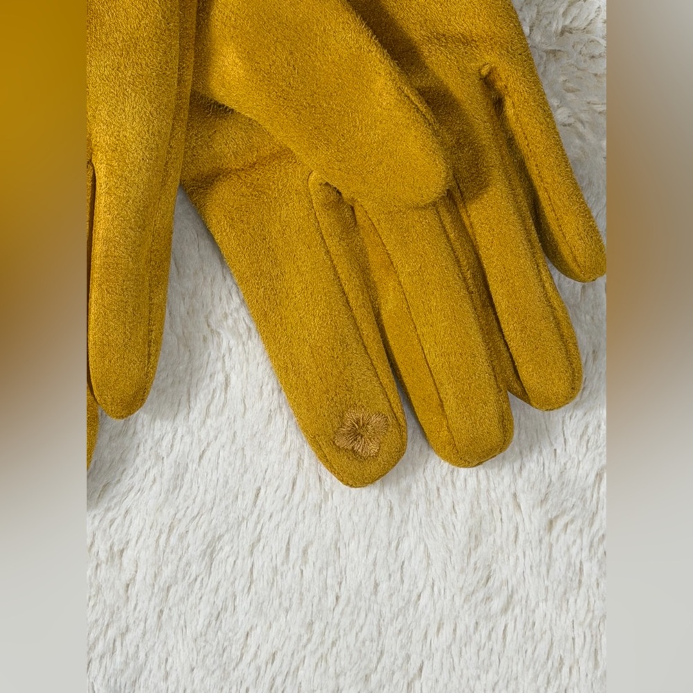 Stylish Mustard Yellow Gloves with Faux Fur Trim - Picture 4 of 11